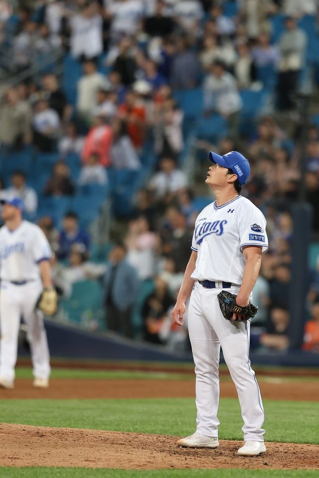 삼성 오승환이 올 시즌을 끝으로 은퇴한다. 삼성은 6일 “오승환이 지난주말 홈구장을 방문해 ‘올 시즌을 끝으로 은퇴하겠다’라는 의사를 밝혔다”고 전했다. 삼성은 오승환의 등번호 ‘21’을 구단 사상 4번째 영구결번으로 지정할 예정이다. 사진제공｜삼성 라이온즈