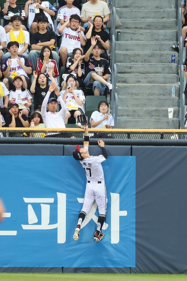 LG 박해민은 5일 잠실 두산전 호수비로 피자 회사로부터 뜻깊은 선물을 받았다. 사진제공｜LG 트윈스