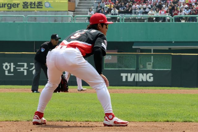 KIA 김도영은 7일 사직 롯데와 원정경기에서 햄스트링에 불편함을 호소했다. 팀은 그의 몸 상태에 촉각을 곤두세우고 있다. 사진제공｜KIA 타이거즈