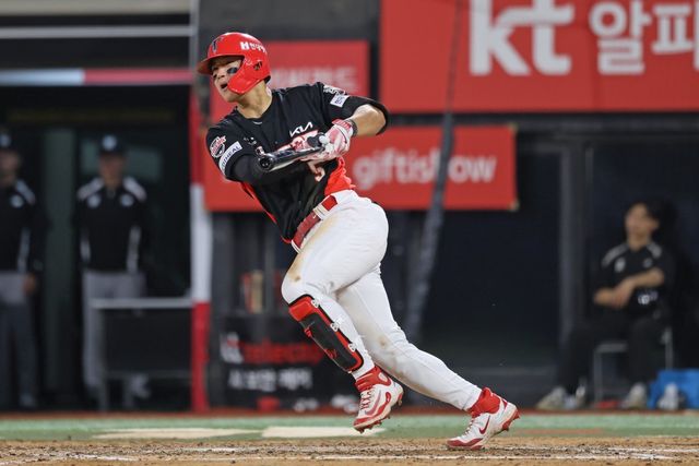 KIA 김도영은 7일 사직 롯데와 원정경기에서 햄스트링에 불편함을 호소했다. 팀은 그의 몸 상태에 촉각을 곤두세우고 있다. 사진제공｜KIA 타이거즈