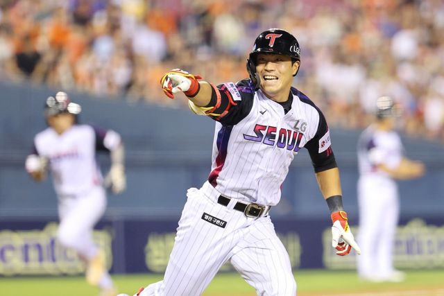 LG 천성호는 8일 잠실 한화전에서 10회초 대수비로 교체 출전했다. 10회말 끝내기 안타를 때려내며 리그 선두 수성을 이끌었다. 사진제공｜LG 트윈스