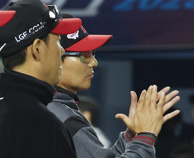 염경엽 LG 감독(사진)은 후반기 승부처에서 주축 타자 박해민~박동원~오지환~오스틴의 반등을 기대하고 있다.｜뉴시스