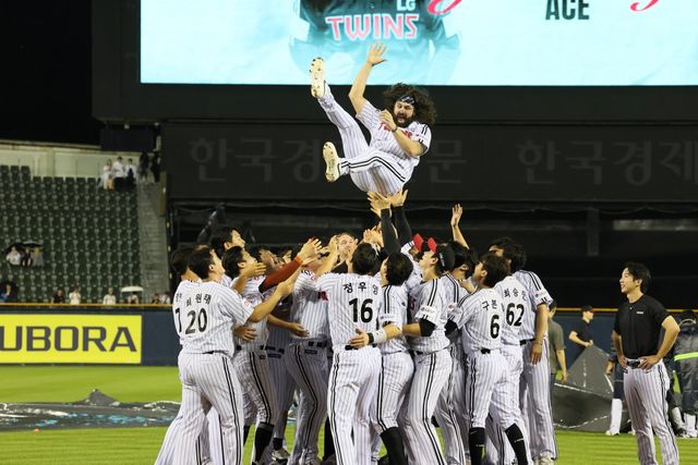 애리조나 켈리는 7일(한국시간) 체이스필드에서 열린 ‘2025 MLB’ 샌디에이고전에서 구원등판해 0.2이닝 무실점을 기록했다. 불펜 사정상 더 많은 기회를 받을지도 모른다. 스포츠동아DB