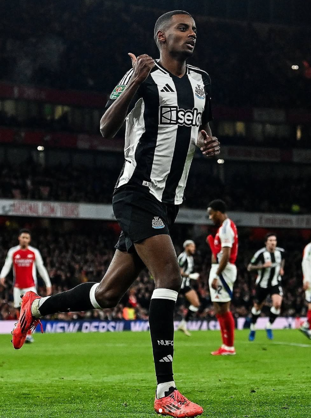 뉴캐슬 이삭은 이번 여름이적시장 기간 팀에 리버풀 이적을 요구한 탓에 아시아투어 명단에서 제외됐다. 구단은 최근 그를 팀 훈련에서 제외하며 리버풀 이적을 불허하겠다는 입장을 강조했다. 사진출처│이삭 인스타그램