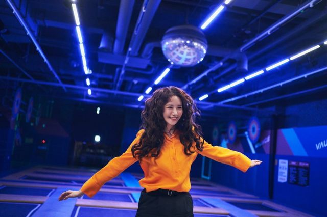 이상근 감독 특유의 휴머니즘과 코미디에 더해 다채로운 미장센으로 중무장한 ‘악마가 이사왔다’는 올여름 극장을 정조준, 조정석 주연의 ‘좀비딸’과 맞붙는다. 사진제공 | CJ ENM