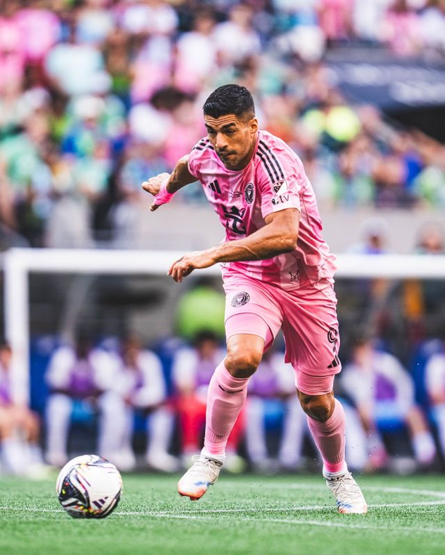 루이스 수아레스가 1일(한국시간) 시애틀과 리그스컵 결승에서 0-3으로 패한 뒤 상대 코치에게 침을 뱉는 듯한 행동이 포착돼 논란을 자초했다. 사진출처｜인터 마이애미 페이스북