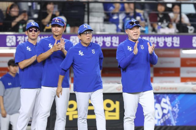 삼성은 지난달 15일부터 승률 1위를 기록하며 8월을 마무리했다. 박진만 감독(오른쪽 끝)의 미팅 이후 선수단은 각성하며 분위기를 끌어올렸다. 사진제공｜삼성 라이온즈