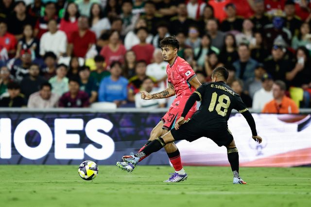 축구대표팀 미드필더 카스트로프가 10일(한국시간) 테네시주 지오디스파크에서 열린 멕시코와 평가전에서 패스하고 있다. 사진제공｜대한축구협회