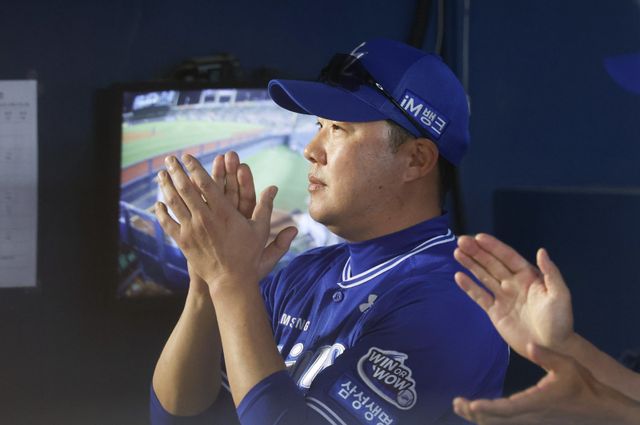 삼성 라이온즈 박진만 감독의 시선은 온통 가을야구 경쟁에 쏠려있다. 가을야구 경쟁상대와 맞대결을 앞두고 선발로테이션을 재배치하는 등 유리한 고지를 점하기 위해 총력을 기울이고 있다. 뉴시스