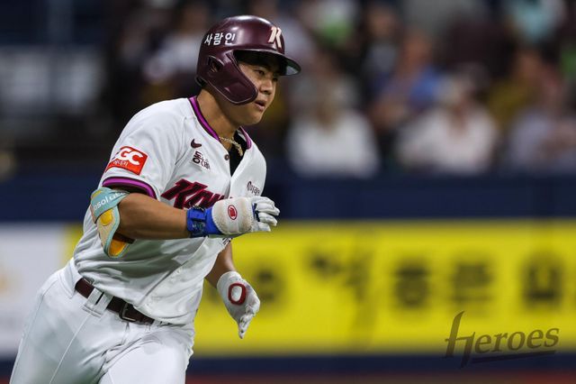 키움 어준서는 올 시즌 데뷔한 신인 중 유일하게 100경기 이상 출전했다. 많은 기회를 받으며 키움의 차기 내야사령관으로 성장하고 있다. 사진제공｜키움 히어로즈