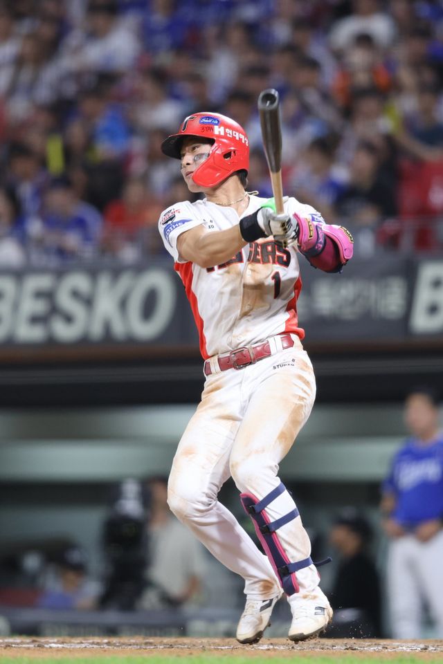 KIA 박찬호가 10일 광주 삼성전에서 6회초 1타점 2루타를 쳐내고 있다. 박찬호의 한 방으로 KIA는 4-0의 승리를 거두고 5강 진출을 위한 불씨를 살렸다. 사진제공｜KIA 타이거즈