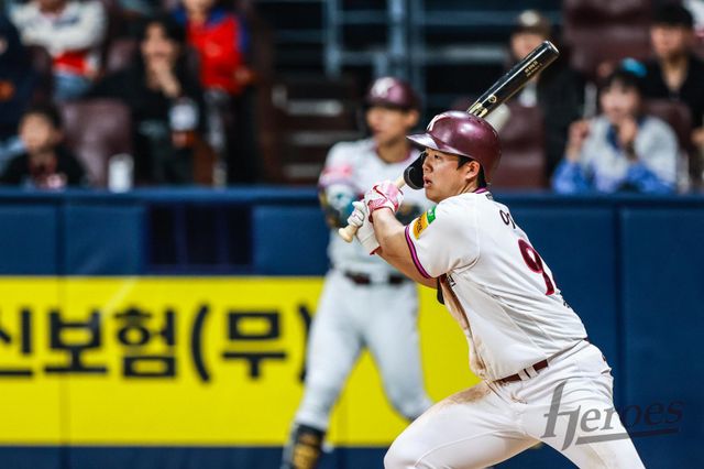 키움 어준서는 올 시즌 데뷔한 신인 중 유일하게 100경기 이상 출전했다. 많은 기회를 받으며 키움의 차기 내야사령관으로 성장하고 있다. 사진제공｜키움 히어로즈