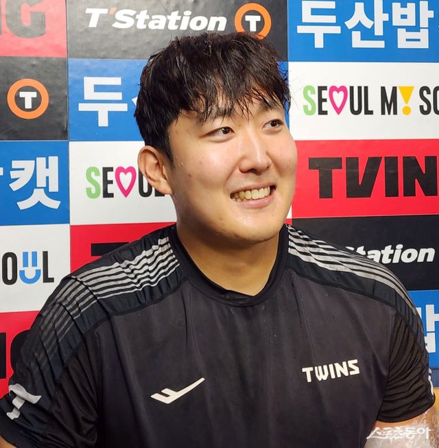 LG 손주영(사진)도 임찬규 등 기록 달성에 힘을 보태준 동료에게 감사 인사를 전했다. 잠실｜박정현 기자