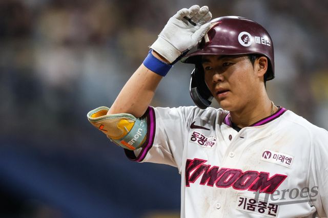 키움 어준서는 올 시즌 데뷔한 신인 중 유일하게 100경기 이상 출전했다. 많은 기회를 받으며 키움의 차기 내야사령관으로 성장하고 있다. 사진제공｜키움 히어로즈