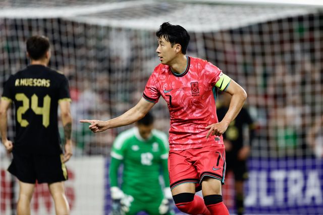 축구대표팀 주장 손흥민(7번)이 10일(한국시간) 미국 내슈빌의 지오디스파크에서 열린 멕시코와의 평가전에서 동점골을 터트린 뒤 기뻐하고 있다. 사진제공｜대한축구협회