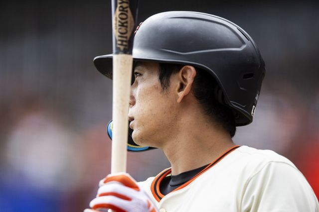 샌프란시스코 이정후가 11일(한국시간) 오라클 파크에서 열린 애리조나와 홈경기 2회말 대기 타석에서 자신의 차례를 기다리고 있다. 샌프란시스코(미 캘리포니아주)｜AP뉴시스