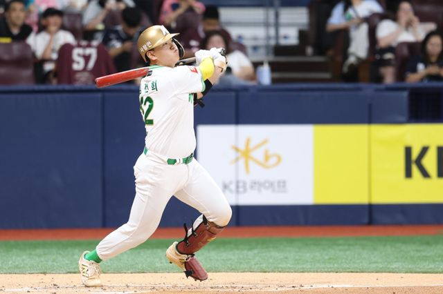 키움 김건희는 11일 고척 NC와 홈경기에서 4번타자 포수로 선발출전해 3타수 2안타 2타점 1볼넷으로 활약했다. 결승타와 도루 저지로 연승에 힘을 보탰다. 사진제공｜키움 히어로즈