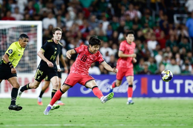 글로벌 스포츠&nbsp;매체 ‘ESPN’&nbsp;멕시코판은 10일(한국시간)&nbsp;“2021년, 이강인(사진)은 축구계에서 거의 추방당할 뻔했지만 하비에르 아기레 감독이 그를 마요르카의 핵심으로 만들었다”고 조명했다. 사진제공｜대한축구협회