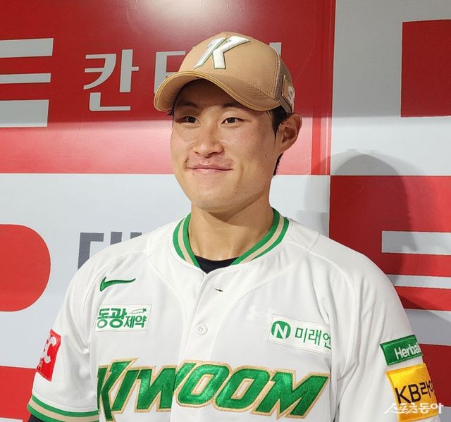 키움 주성원은 11일 고척 NC와 홈경기에서 3번타자 우익수로 선발출전해 마수걸이 홈런을 포함해 4타수 2안타 1홈런 2타점 1득점으로 4-1 승리를 견인했다. 고척｜박정현 기자