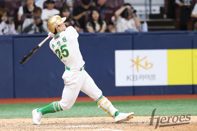 키움 주성원은 11일 고척 NC와 홈경기에서 3번타자 우익수로 선발출전해 마수걸이 홈런을 포함해 4타수 2안타 1홈런 2타점 1득점으로 4-1 승리를 견인했다. 사진제공｜키움 히어로즈