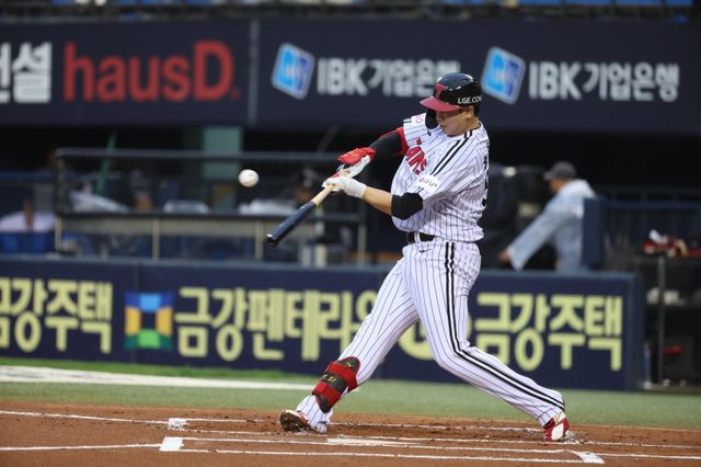 LG 홍창기는 12일 우천 취소된 NC 다이노스와 홈경기를 앞두고 1군 선수단에 합류해 팀 훈련을 진행했다. 부상 이후 4달 만에 복귀다. 사진제공｜LG 트윈스