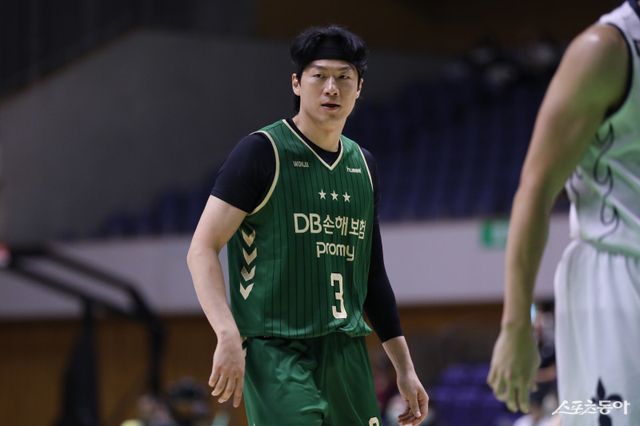 원주 DB 이정현이 13일 일본&nbsp;홋카이도종합체육센터에서 열린 2025 레반가 컵 첫 경기 4쿼터 막판 여러 차례 좋은 공격을 선보이며 새 팀에 빠르게 녹아들고 있음을 증명했다. 사진제공&nbsp;｜점프볼