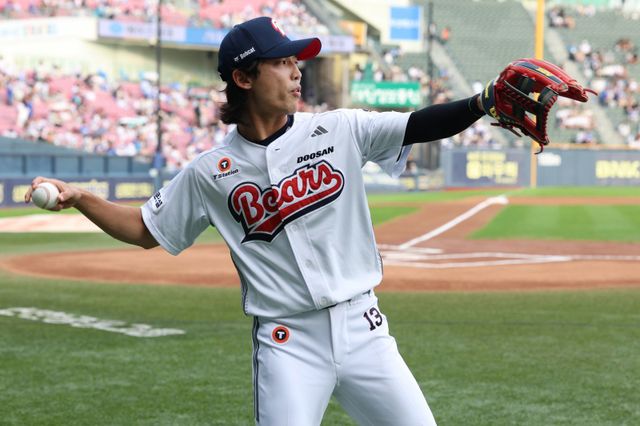 두산 이유찬(사진)은 남은 시즌 외야수로도 출전할 계획이다. 팀은 오명진, 안재석, 박준순 등 기대주들이 한 단계 성장하며 내야 경쟁이 치열해졌다. 사진제공｜두산 베어스