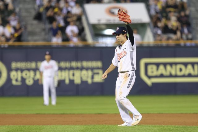 두산 이유찬(사진)은 남은 시즌 외야수로도 출전할 계획이다. 팀은 오명진, 안재석, 박준순 등 기대주들이 한 단계 성장하며 내야 경쟁이 치열해졌다. 사진제공｜두산 베어스