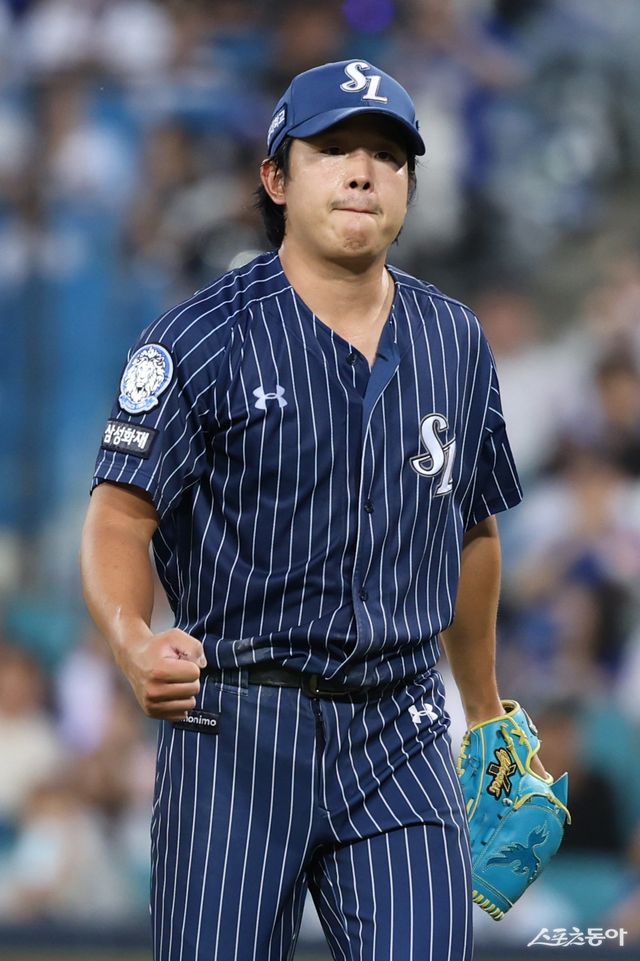 삼성 양창섭이 14일 대구삼성라이온즈파크에서 열린 KT전에 구원등판해 6.2이닝 무실점 역투를 펼친 뒤 주먹을 불끈 쥐고 있다. 사진제공｜삼성 라이온즈