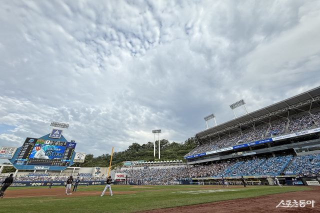 삼성이 14일 대구삼성라이온즈파크에서 열린 KT전에서 2만4000석을 모두 채워 시즌 52번째 매진을 기록했다. 사진제공｜삼성 라이온즈