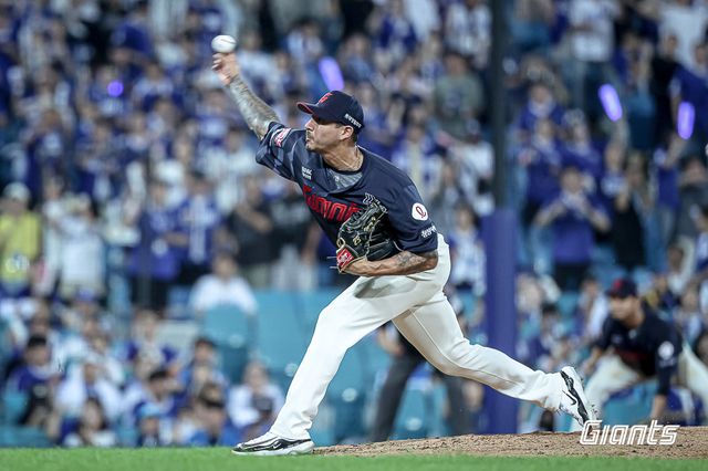 롯데 외국인투수 빈스 벨라스케즈가 16일 대구삼성라이온즈파크에서 열린 삼성과 원정경기에 구원등판해 역투하고 있다. 사진제공｜롯데 자이언츠