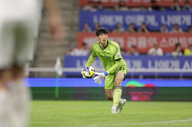 성남 골키퍼 양한빈은 올해 6월 2년 6개월만에 K리그로 돌아왔다. 아쉬움으로 끝난 일본 무대 도전을 뒤로하고 꾸준한 출전과 성남의 K리그1 승격만을 바라본다. 사진제공│한국프로축구연맹