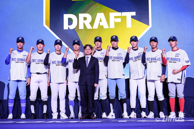NC는 17일 서울 송파구 롯데호텔월드 크리스탈볼룸에서 진행된 KBO 신인드래프트에서 만족할 만한 성과를 냈다. 청소년 대표팀 출신 6명을 뽑으며 라인업에 부족한 점을 채웠다. 사진제공｜NC 다이노스