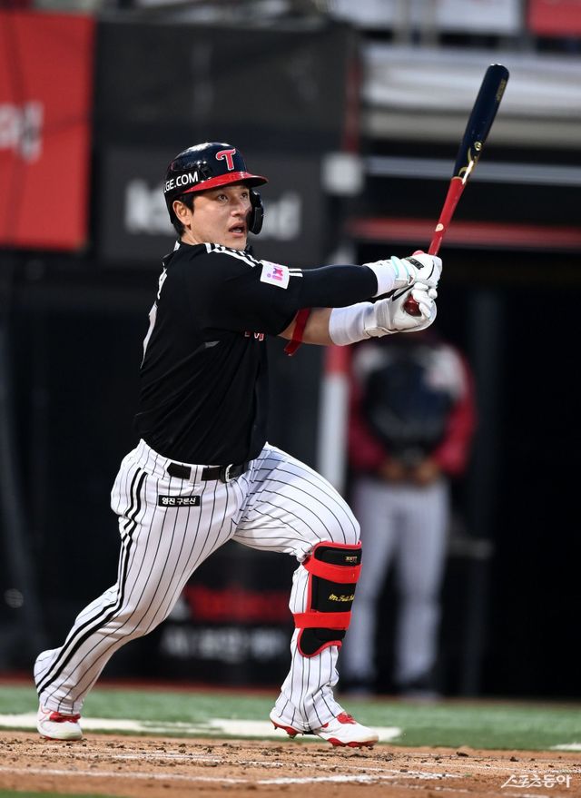 LG 박동원은 FA 계약을 통해 LG 유니폼을 입게 된 2023시즌부터 올 시즌까지 3년 연속 20홈런을 때렸다. LG 합류 이전까진 단 한번밖에 만들지 못했던 기록이지만, 공교롭게도 LG 합류 이후엔 매년 해당 기록을 달성하고 있다. 스포츠동아DB