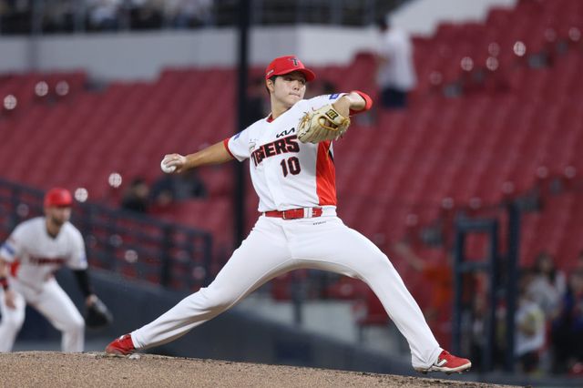 KIA 김태형은 미래 1선발 재목이라는 평가에 알맞은 힘찬 투구를 16일 광주 한화전에서 선보였다. 시즌 막판 균열이 생긴 선발진의 희망으로 떠오르고 있다. 사진제공｜KIA 타이거즈