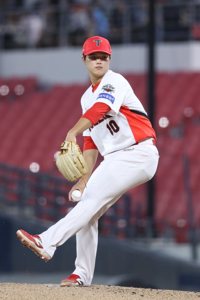 KIA 김태형은 미래 1선발 재목이라는 평가에 알맞은 힘찬 투구를 16일 광주 한화전에서 선보였다. 시즌 막판 균열이 생긴 선발진의 희망으로 떠오르고 있다. 사진제공｜KIA 타이거즈