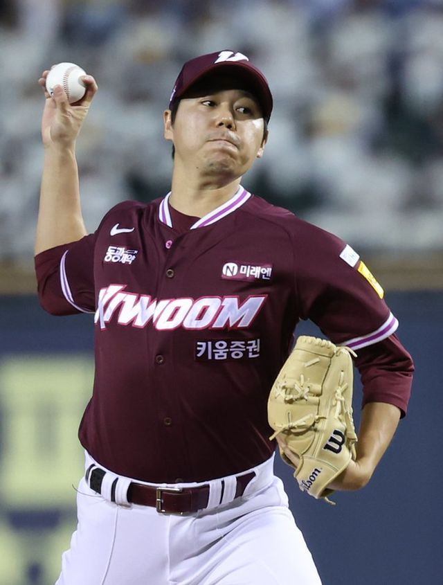 키움 하영민이 18일 잠실 두산전에 선발등판해 7이닝 1실점의 호투를 펼쳤다. 잠실｜뉴시스