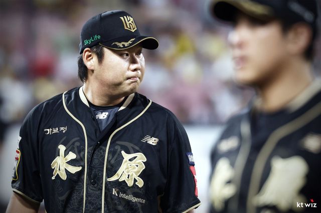 이강철 KT 감독은 올 시즌 두각을 나타낸 문용익, 손동현을 비롯한 투수들의 변화구 성장에 주목했다. “직구만 던져선 살아남을 수 없다는”게 이 감독의 생각이다. 16일 수원 LG전에 등판한 문용익. 사진제공｜KT 위즈