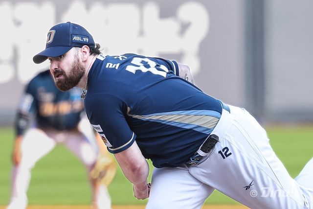 NC 로건은 후반기 등판한 8경기 중 절반인 4경기에서 5회를 채우지 못하고 마운드를 내려왔다. 그의 부진이 길어지면서 팀은 선발진 운영에 어려움을 겪고 있다. 사진제공｜NC 다이노스