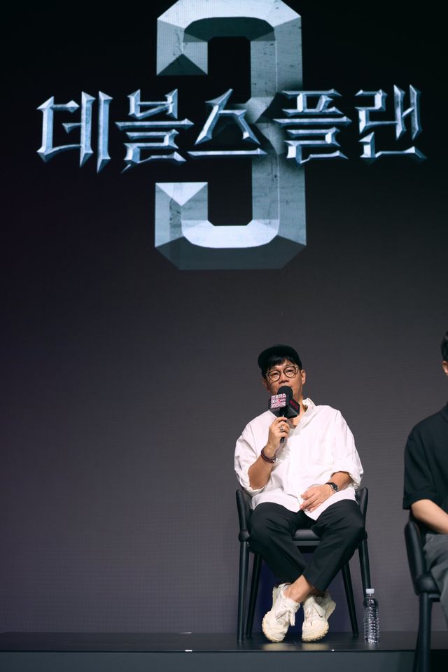 넷플릭스 인기 예능 ‘데블스 플랜’이 시즌3로 컴백한다. 정종연 PD는 ‘넷플릭스 예능 페스티벌 2025’에서 깜짝 제작 발표를 진행하며, 세 가지 이야기와 야외 촬영 등 다채로운 콘텐츠로 한층 풍성한 재미를 예고했다. 사진제공|넷플릭스