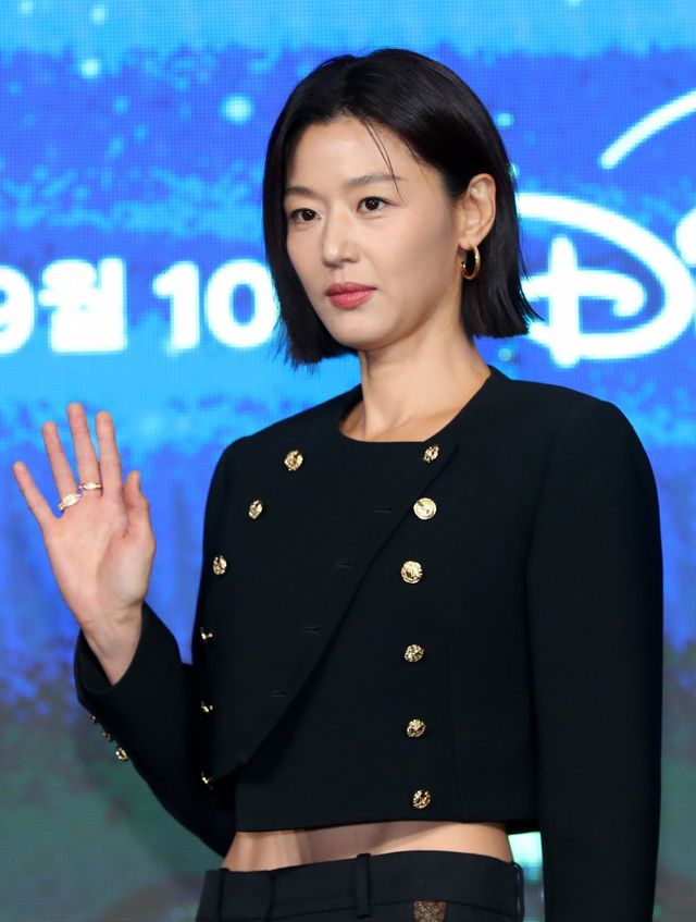 디즈니+ ‘북극성’에 출연 중인 전지현이 중국과 관련된 대사 한 줄로 때아닌 논란을 사고 있다. 뉴시스