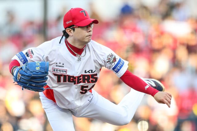 KIA 양현종은 20일 광주 NC전서 KBO리그 최초 11시즌 연속 세 자릿수 탈삼진을 기록했다. 그는 올해 이탈없이 선발진을 지키며 여러 대기록에 조금씩 다가서고 있다. 사진제공｜KIA 타이거즈