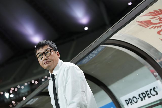 이정효 광주 감독이 21일 서울월드컵경기장에서 열린 서울과 K리그1 원정경기 도중 그라운드를 응시하고 있다. 사진제공｜한국프로축구연맹