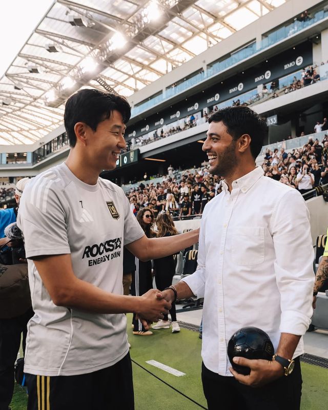 LAFC 새로운 영웅 손흥민이 과거 영웅 카를로스 벨라와 만났다. 사진출처｜LAFC 페이스북