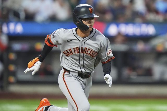 샌프란시스코 이정후는 22일(한국시간) 다저스타디움에서 열린 ‘2025 MLB’ 다저스전서 6번타자 중견수로 선발출전해 4타수 무안타를 기록했다. 11일 애리조나전부터 9경기 중 8경기서 무안타를 기록하며 타격 침체에 빠졌다.｜AP뉴시스