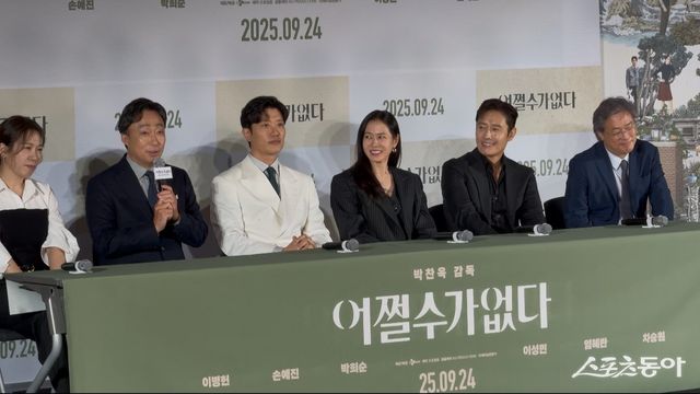 박찬욱 감독의 신작 ‘어쩔수가없다’가 해외 선판매와 사전 예매 흥행 속에 24일 개봉한다.&nbsp;장은지 기자 eunj@donga.com