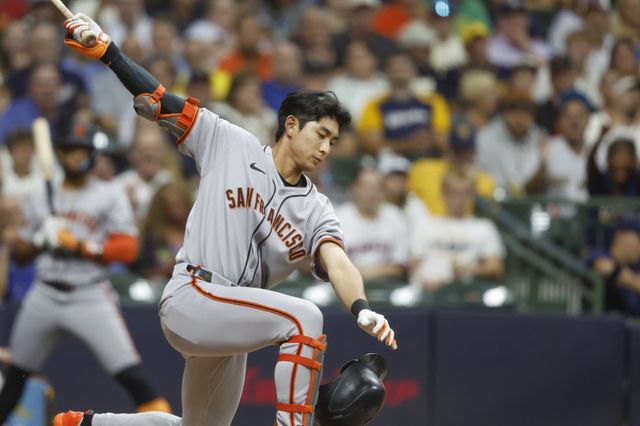 샌프란시스코 이정후는 22일(한국시간) 다저스타디움에서 열린 ‘2025 MLB’ 다저스전서 6번타자 중견수로 선발출전해 4타수 무안타를 기록했다. 11일 애리조나전부터 9경기 중 8경기서 무안타를 기록하며 타격 침체에 빠졌다.｜AP뉴시스