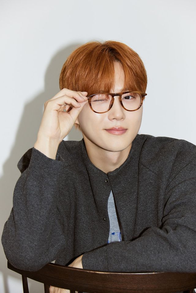 엑소 수호가 오늘(22일) 네 번째 미니앨범 ‘Who Are You’를 발매하며 록 사운드로 색다른 감성을 선보인다. 사진제공 | SM 엔터테인먼트