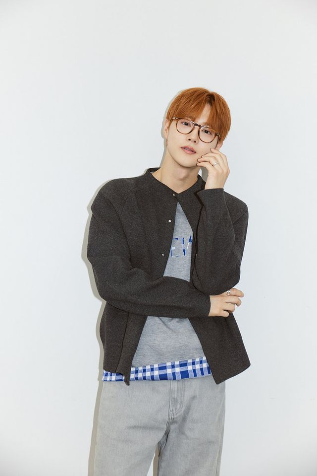 엑소 수호가 오늘(22일) 네 번째 미니앨범 ‘Who Are You’를 발매하며 록 사운드로 색다른 감성을 선보인다. 사진제공 | SM 엔터테인먼트