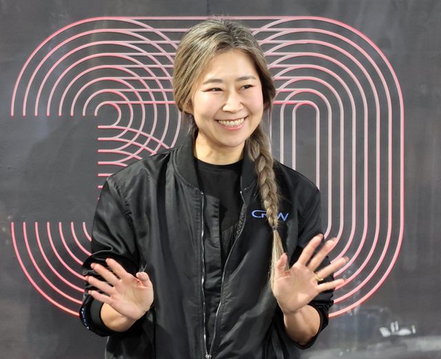 [부산=뉴시스] 박진희 기자 = 매기 강(Maggie Kang) 감독이 21일 부산 해운대구 영화의전당 BIFF 야외무대에서 제30회 부산국제영화제 영화 ‘케이팝 데몬 헌터스’ 오픈토크를 하고 있다. 2025.09.21. pak7130@newsis.com